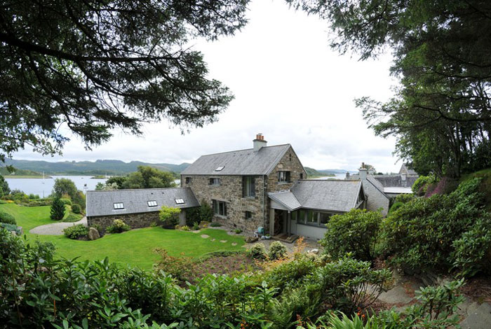 New house by Tom McCardel Associates Architects in Argyll, Scotland